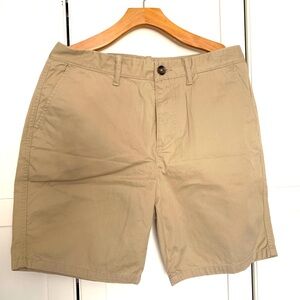 Old Navy Slim khaki Walking shorts size 32 mens